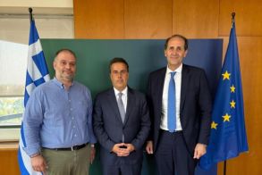 Συνάντηση του Δημάρχου Νάουσας  με τον Υπουργό Περιβάλλοντος  παρουσία του Απόστολου Βεσυρόπουλου,  με θέμα το σχέδιο Ολιστικής Ανάπτυξης  για τα Νερά του Βερμίου