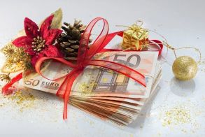 Νωρίτερα στους λογαριασμούς, συντάξεις, δώρο Χριστουγέννων και επιδόματα
