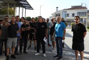 Βέροια: Έκλεισαν τα συνεργεία και πήγαν Πλατεία οι μηχανικοί αυτοκινήτων, ηλεκτρολόγοι και φανοποιοί  διαμαρτυρόμενοι για το ψηφιακό πελατολόγιο