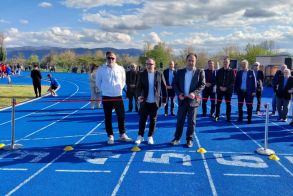 Εγκαινιάστηκε το έργο «ΑΝΤΙΚΑΤΑΣΤΑΣΗ ΤΟΥ ΕΛΑΣΤΙΚΟΥ ΣΥΝΘΕΤΙΚΟΥ ΤΑΠΗΤΑ ΤΟΥ ΣΤΙΒΟΥ ΣΤΟ ΔΗΜΟΤΙΚΟ ΓΥΜΝΑΣΤΗΡΙΟ Δ.ΒΙΚΕΛΑΣ ΕΠΙΦΑΝΕΙΑΣ 9.000μ2»