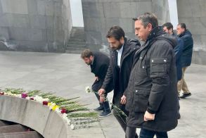 Ο Τάσος Μπαρτζώκας στο μνημείο Γενοκτονίας των Αρμενίων