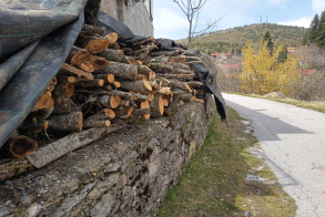 Στην διάθεση των κατοίκων Σελίου, ξύλα και κλαδιά για προσανάμματα