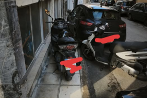 Και στη Βέροια το πρόβλημα με το πάρκινγκ και τα πεζοδρόμια...