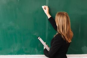 Απόφαση «σταθμός» μονιμοποιεί εκπαιδευτικούς που απείχαν από την αξιολόγηση