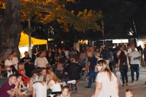 Εντυπωσιακή πρεμιέρα για το Naoussa Street Food Festival 2025 – Wine Edition     Jazz, street food, κρασί και χιλιάδες επισκέπτες στην καρδιά της Νάουσας