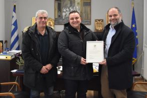 Επίσκεψη του Προέδρου του Συλλόγου Πολυτέκνων με Τρία Παιδιά Ημαθίας στον Δήμαρχο Νάουσας