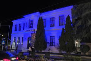 Φωταγώγηση του Δημαρχείου Βέροιας για την Παγκόσμια Ημέρα Angelman