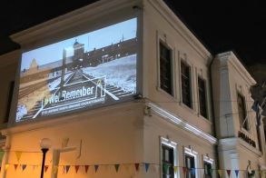 Φωταγώγηση του Δημαρχείου Βέροιας στο πλαίσιο δράσης WE REMEMBER-ΕΚΣΤΡΑΤΕΙΑ ΜΝΗΜΗΣ ΟΛΟΚΑΥΤΩΜΑΤΟΣ