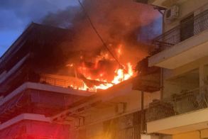 Υπό έλεγχο η φωτιά που ξέσπασε σε πολυκατοικία στην Αλεξάνδρεια Ημαθίας - Ζημιές σε τέσσερα διαμερίσματα