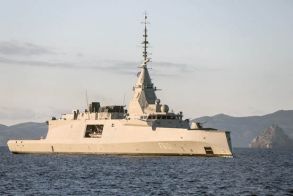 Στην βάση του στον Σαρωνικό έφτασε χθες ο «Κίμων» Την πρώτη ελληνική φρεγάτα Belharra, υποδέχθηκε με επισημότητα χθες η Ελλάδα - Μητσοτάκης και Δένδιας: Ιστορική ημέρα και νέα εποχή για το Πολεμικό Ναυτικό