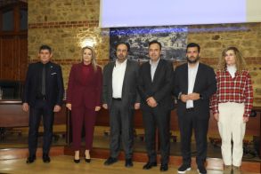 Παρουσιάστηκε το Kids Wallet στη Βέροια Εργαλεία γονικού ελέγχου αλλά και όρια στα παιδιά, για την ασφάλειά τους, στον απέραντο και άγνωστο ψηφιακό κόσμο -Ομιλίες από τον υπουργό Δ. Παπαστεργίου, την Κωνσταντία Δημογλίδου της ΕΛΑΣ, τον δικηγόρο Θεόφιλο Πα