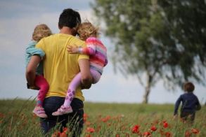  Κυριακή 15  Ιουνίου 2025       Γιορτή του πατέρα          