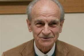 ‘Παιδεία και εκπαίδευση’ του Χρίστου Τσολάκη,  μαζί με μια εύλογη απορία