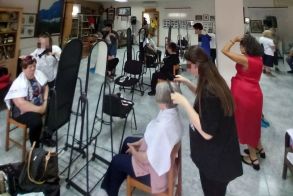 Το 1ο ΕΠΑ.Λ. Βέροιας στο πλευρό των ηλικιωμένων – Δωρεάν κούρεμα και χτένισμα στο ΚΑΠΗ Πατρίδας
