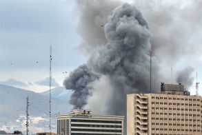 Μέση Ανατολή: Ραγδαίες εξελίξεις και παγκόσμια ανησυχία από τον πόλεμο ΗΠΑ-Ισραήλ-Ιράν  – Μαζικοί βομβαρδισμοί και στα κράτη του Κόλπου, με εκατοντάδες νεκρούς -Συναγερμός και στην Κύπρο, δύο φρεγάτες και F16 στέλνει η Ελλάδα