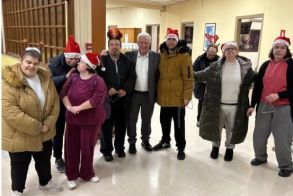 Κάλαντα έψαλλαν στον Δήμαρχο Αλεξάνδρειας Παναγιώτη Γκυρίνη