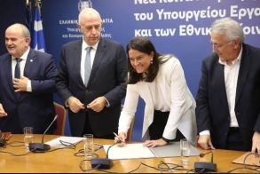 Νέα εποχή για τις Συλλογικές Συμβάσεις Εργασίας, μετά την υπογραφή συμφωνίας μεταξύ κυβέρνησης και κοινωνικών εταίρων -Κεραμέως: Ιστορική συμφωνία που δίνει σταθερότητα, ασφάλεια και ξεκάθαρους κανόνες για όλους