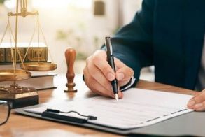 Θεσμοθετούνται δύο είδη κληρονομικών συμβάσεων... Kληρονομικό Δίκαιο: Τι αλλάζει με το νέο νομοσχέδιο, για διαθήκες, αποποιήσεις, σύμφωνο συμβίωσης, νόμιμη μοίρα