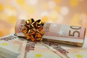 Όλες οι ημερομηνίες πληρωμής για Δώρο Χριστουγέννων, επιδόματα ΟΠΕΚΑ, επιταγή ακρίβειας, συντάξεις
