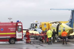 Μεταφέρθηκαν στη Θεσσαλονίκη με αεροσκάφος του ΕΚΑΒ οι δύο τραυματίες οπαδοί του ΠΑΟΚ - Αύριο Σάββατο στην Αλεξάνδρεια οι κηδείες των τριών παιδιών