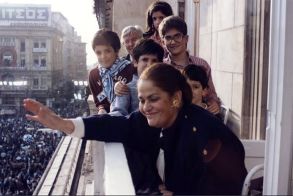 Η συγκινητική φωτό του Γρ. Δημητριάδη με τη Μαρίκα Μητσοτάκη για τα 51 έτη από την ίδρυση της ΝΔ