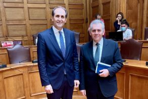 Με αφορμή την ονοματοδοσία της αίθουσας του Επιμελητηρίου Ημαθίας ΜΑΞΙΜΟΣ ΧΑΡΑΚΟΠΟΥΛΟΣ: Ο Απόστολος Βεσυρόπουλος δίδασκε πολιτικό πολιτισμό