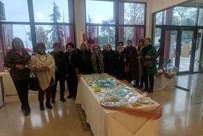 Νάουσα: Χειροποίητα διακοσμητικά  του τμήματος εργοθεραπείας του ΚΑΠΗ, στο Χριστουγεννιάτικο bazzar του Γηροκομείου 