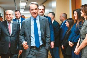 ΔΕΘ: Παροχές και ελαφρύνσεις για μεσαία τάξη, μισθωτούς, συνταξιούχους και οικογένειες ετοιμάζεται να ανακοινώσει η κυβέρνηση  -«‘Όχι» στην επαναφορά του 13ου μισθού