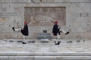 Κατά πλειοψηφία, με 159 «ναι», έγινε δεκτή η τροπολογία για το  μνημείο του Άγνωστου Στρατιώτη  -Στα ύψη η πολιτική αντιπαράθεση