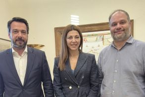 Για την ίδρυση Καλλιτεχνικού Σχολείου στην Νάουσα - Ενίσχυση των σχολικών υποδομών Μπαρτζώκας και Κουτσογιάννης στην Υπουργό Παιδείας.