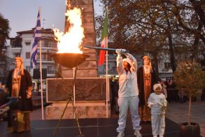 Με λαμπρότητα πραγματοποιήθηκε η έλευση της Ολυμπιακής Φλόγας στη Νάουσα