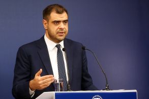 Μαρινάκης: «Δεν υπάρχει θέμα ανασχηματισμού, το διαψεύδω»