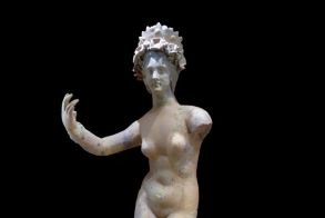 Ειδώλιο Αφροδίτης από τάφο της αρχαίας Βέροιας -’Ένα έκθεμα - Μια ιστορία, από το Αρχαιολογικό Μουσείο Βέροιας