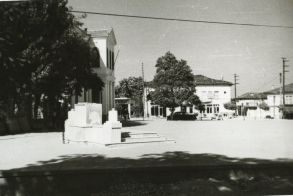 ΜεΜιαΜατια Τα Δικαστήρια, το Ηρώο, η Πλατεία Ωρολογίου, η πλατεία μας