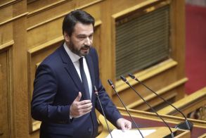 Τάσος Μπαρτζώκας:  Στη Βουλή το θέμα  των παραμορφωμένων  πυρηνόκαρπων