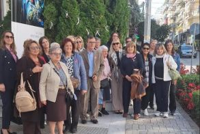 Κρέμασαν και φέτος στα δέντρα, τις ροζ κορδέλες με τον γνωστό συμβολισμό της πρόληψης