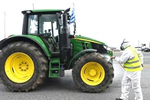 Απολύμανση στα τρακτέρ που διαδήλωσαν στο Σύνταγμα