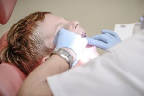 dentist pass: Νέο voucher για δωρεάν οδοντίατρο σε χιλιάδες παιδιά