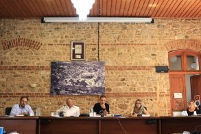 ΟΜΟΦΩΝΙΑ ΣΤΟ ΔΗΜΟΤΙΚΟ ΣΥΜΒΟΥΛΙΟ ΒΕΡΟΙΑΣ Το όνομα του Θάνου Μικρούτσικου θα δοθεί στον Χώρο Τεχνών, για την καθοριστική συμβολή του στην ανέγερση και λειτουργία του κτιρίου