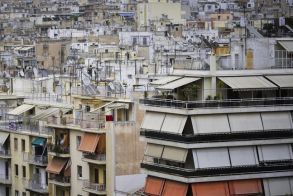 Νέο πακέτο για την  αντιμετώπιση της στεγαστικής κρίσης Κίνητρα για επενδυτές και ιδιοκτήτες, αξιοποίηση  δημόσιας ακίνητης περιουσίας, φρένο στο airbnb, υψηλές επιδοτήσεις για ανακαίνιση κλειστών σπιτιών -Δάνεια σε ελβετικό φράγκο: Μετατροπή σε ευρώ  και