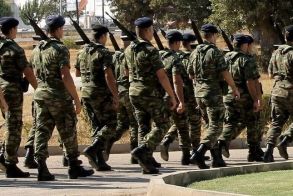 Στη Βουλή το νομοσχέδιο για τις Ένοπλες Δυνάμεις:  Αλλαγές σε εκπαίδευση και θητεία – Μισθολογικές  ρυθμίσεις για το στρατιωτικό προσωπικό 