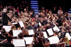 ΚΥΡΙΑΚΗ 14 ΔΕΚΕΜΒΡΙΟΥ ΣΤΟΝ ΧΩΡΟ ΤΕΧΝΩΝ:  Η Αθηναϊκή Συμφωνική Ορχήστρα Νέων, κλείνει το ΔΦΚΒ με διάσημα κοντσέρτα για κιθάρα από τους φιναλίστ του Διαγωνισμού