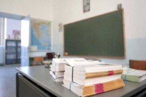 Σουηδία: «Οθόνες off – Βιβλία on» στα σχολεία