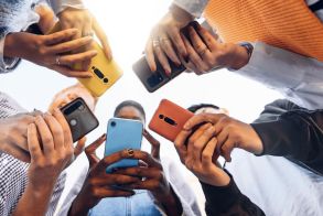 Ιστορική απόφαση: Meta και Google «εθιστικά» και υπεύθυνα για την ψυχική βλάβη νεαρής