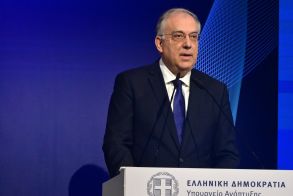 Σε ετοιμότητα εφαρμογής έκτακτων μέτρων  το Υπουργείο Ανάπτυξης για την προστασία της οικονομίας και των καταναλωτών - Τ. Θεοδωρικάκος: «Δεν θα επιτρέψουμε κερδοσκοπικά παιχνίδια» -ΔΝΤ: Σε τρενάκι του τρόμου οι Αγορές 