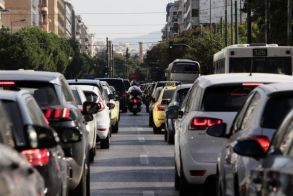 «Ραβασάκια» από την ΑΑΔΕ για χιλιάδες «ξεχασιάρηδες» οδηγούς