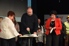 Άνοιξε το Τριώδιο της Αποκριάς στη Νάουσα   -Με σάτιρα, ζουρνάδες και πατινάδα, παρά την κακοκαιρία, παρουσία πλήθους κόσμου