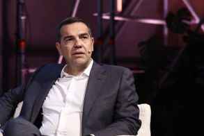 Ετοιμάζεται με φόρα ο Τσίπρας για βιβλιοπαρουσίαση και περιοδείες
