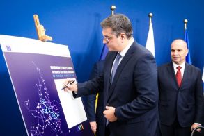 Υπογράφηκε το σύμφωνο  συνεργασίας για την κατασκευή  του σιδηροδρομικού και οδικού άξονα Ελλάδας-Βουλγαρίας-Ρουμανίας