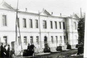 ΜεΜιαΜατια - Eίσοδος 1ου Δημοτικού Σχολείου